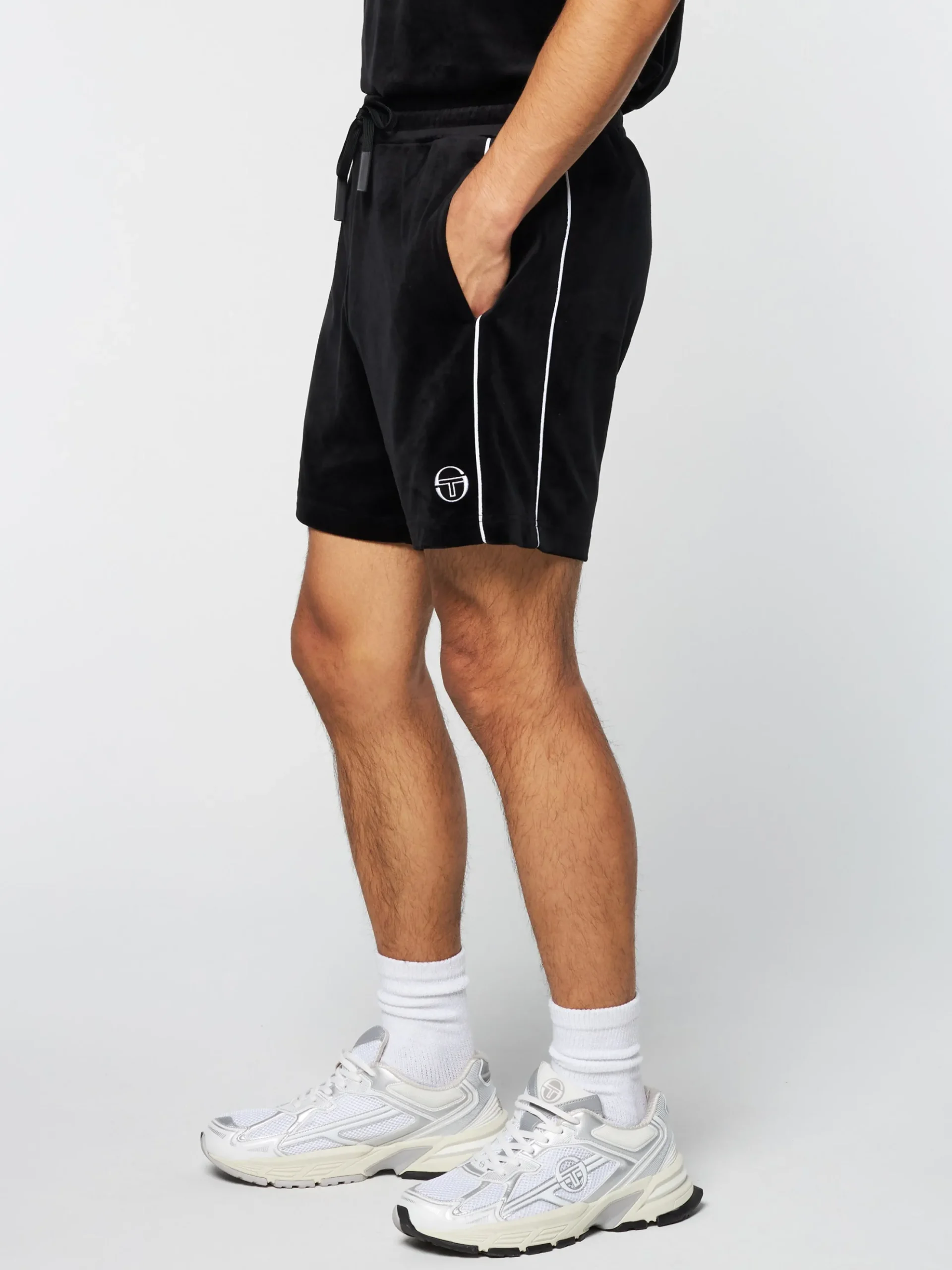 Sergio Tacchini Lioni Velour Short Archivio- BLACK BEAUTY Fashion
