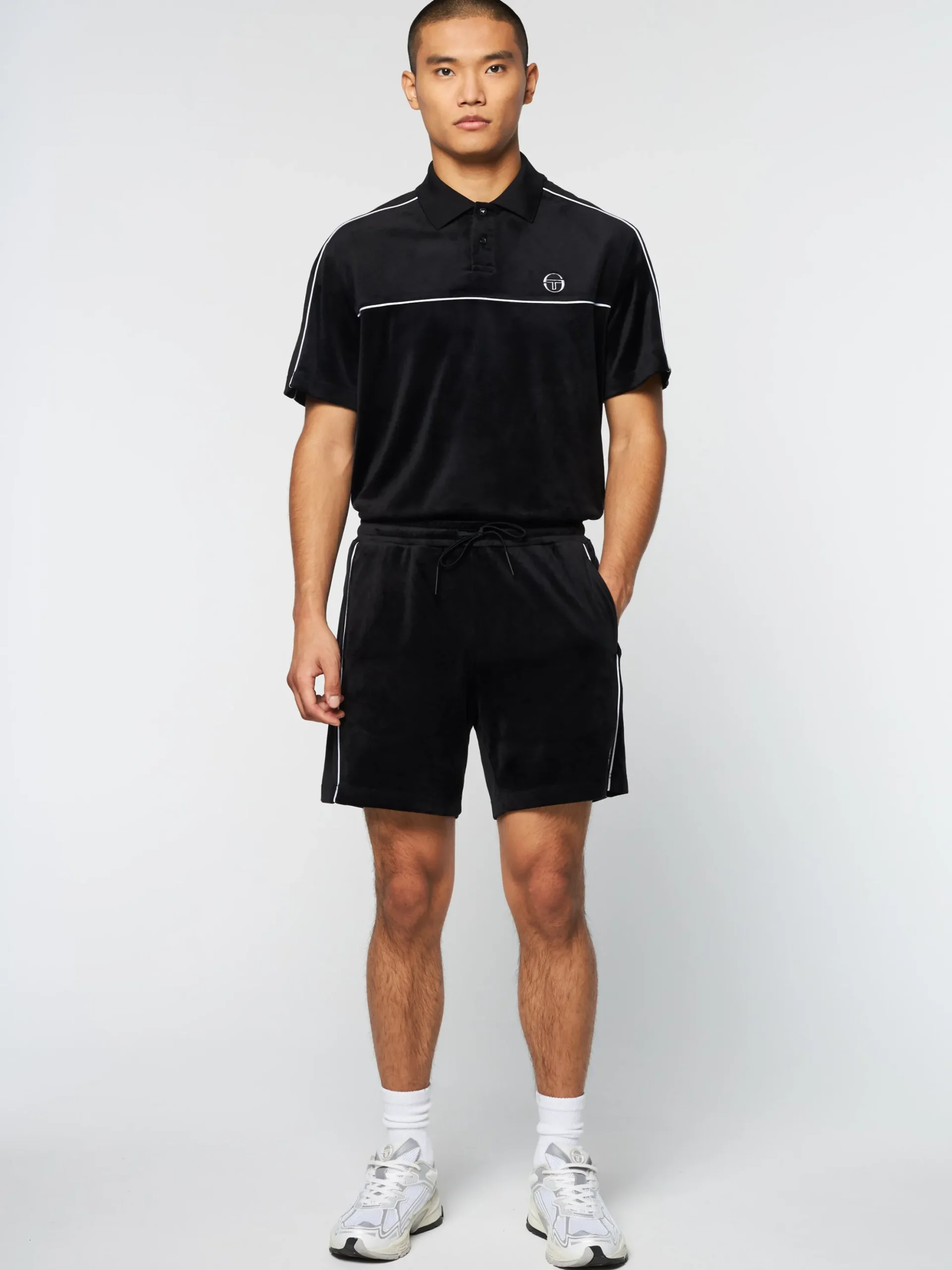 Sergio Tacchini Lioni Velour Short Archivio- BLACK BEAUTY Fashion